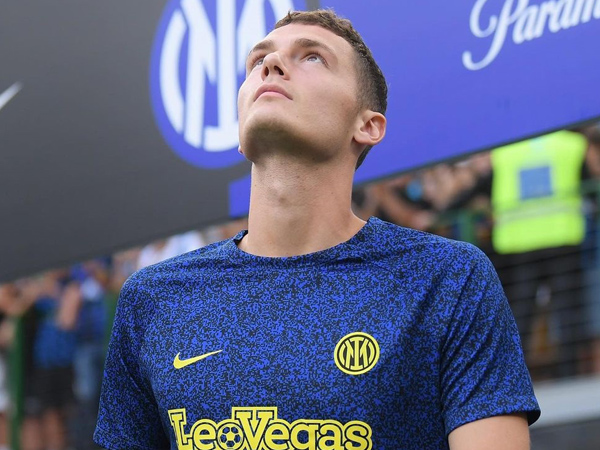 Bek Inter, Benjamin Pavard.