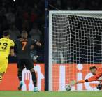 Mats Hummels Tak Terima Borussia Dortmund Dihukum Penalti vs PSG