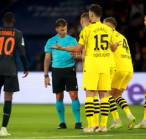 Dortmund Dihukum Penalti Lawan PSG, Marius Wolf Sebut Wasit Arogan