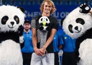 Alexander Zverev Jatuh Bangun Demi Angkat Trofi Kemenangan Di Chengdu