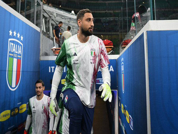 Gianluigi Donnarumma bicara soal kritikan yang belakangan ini sering diterimanya saat membela Timnas Italia / via Getty Images