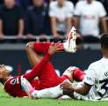 Kabar Buruk Liverpool, Cody Gakpo Tinggalkan Stadion Dengan Penyangga Lutut