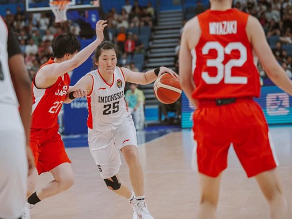 Timnas Basket Putri Indonesia saat melawan Jepang. (Foto: IBL)
