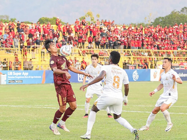 Laga PSM Makassar kontra Madura United