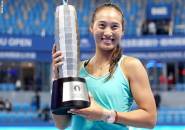 Zheng Qinwen Susah Payah Naik Podium Juara Di Zhengzhou