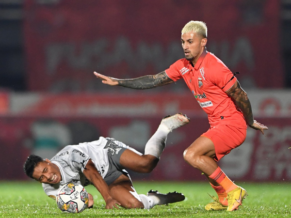 Pemain Borneo FC, Stefano Lilipaly yakin timnya mampu menekuk Persib Bandung