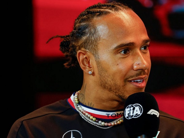 Hamilton Terkesan dengan Kecepatan Mobil Verstappen