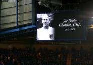 Denis Law Kenang Kebersamaannya Bersama Sir Bobby Charlton