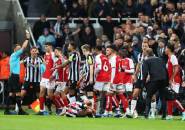 Howard Webb: Harusnya Ada Dua Kartu Merah di Laga Newcastle vs Arsenal