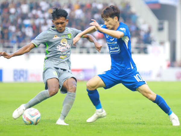 Laga Persebaya Surabaya vs PSIS Semarang ditunda
