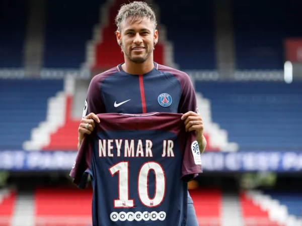 Neymar Jr saat bergabung dengan PSG pada 2017