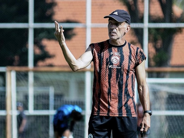 Pelatih Arema FC, Fernando Valente bidik 3 angka di laga kontra Persik Kediri