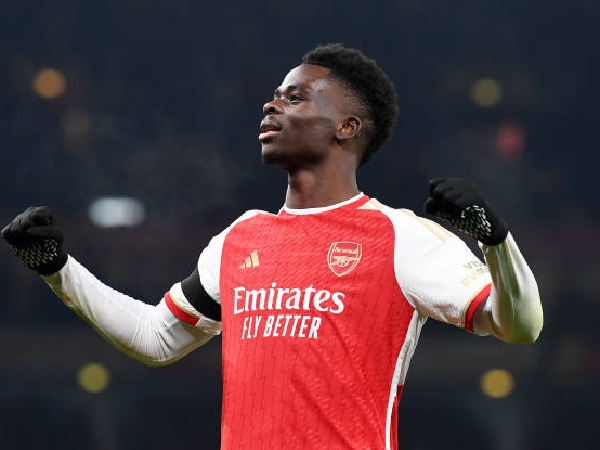 Bukayo Saka membantu Arsenal mengalahkan Lens 6-0