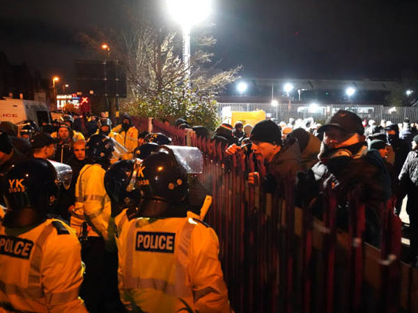 Bentrokan Terjadi Sebelum Pertandingan Aston Villa vs Legia Warsawa