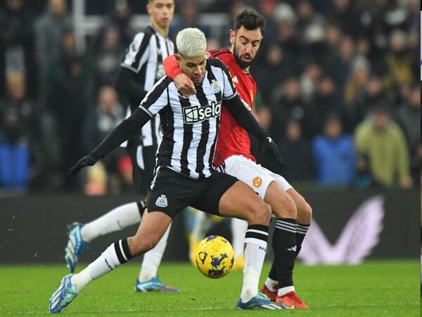 Posisi main Bruno Fernandes disorot oleh Paul Scholes saat Manchester United tumbang 0-1 dari Newcastle dini hari tadi (3/12) / via Getty Images