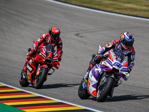 Davide Tardozzi minta Ducati tetap serius tingkatkan kecepatan untuk MotoGP 2024.