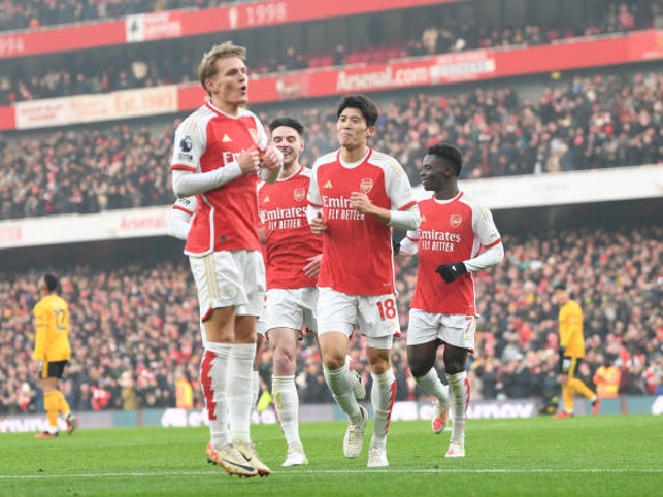 Arsenal duduk di puncak klasemen Premier League