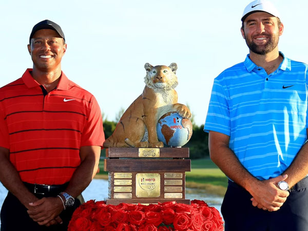 Scottie Scheffler (kanan) bersama Tiger Woods, yang menjadi tuan rumah turnamen Hero World Challenge. (Foto: Golf Digest)