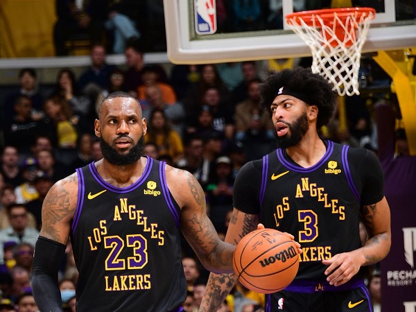 Los Angeles Lakers dilarang pakai jersey hitam ikonik di Las Vegas.