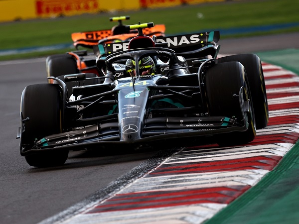 Lewis Hamilton ingatkan Mercedes agar tak sembarangan tiru desain mobil Red Bull.