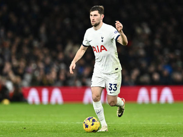 Ange Postecoglou Bicara Tentang Peran Baru Ben Davies Sebagai Bek Tengah