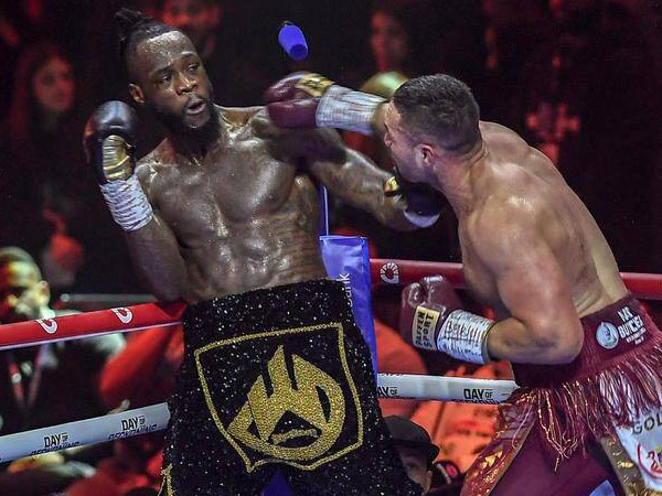 Deontay Wilder (kiri) harus mengakui keunggulan Joseph Parker di Riyadh, Arab Saudi. (Foto: AP)