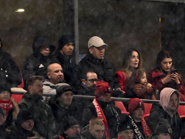 Liga Pro Saudi Sedang Libur, Roberto Firmino dan Fabinho Mampir ke Anfield