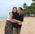 So Sweet! Bintang Thailand Dechapol Puavaranukroh & Puttita Liburan Bersama