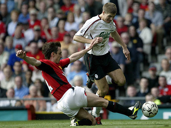 Gary Neville Ungkap Cara Steven Gerrard Tolak Manchester United