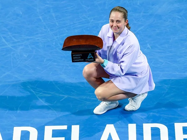 Jelena Ostapenko Pulang Dari Adelaide Dengan Angkat Trofi Kemenangan
