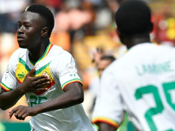 Pape Gueye dan Lamine Camara membawa kemenangan 3-0 Senegal atas Gambia di AFCON