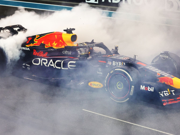 Oracle menjadi sponsor utama tim Red Bull di Formula 1