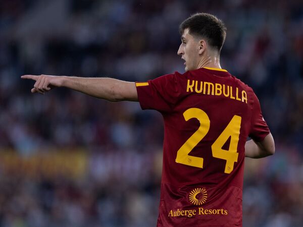 Tak terpakai di AS Roma, Marash Kumbulla dilaporkan kembali diincar oleh klub lamanya yaitu Hellas Verona / via Getty Images