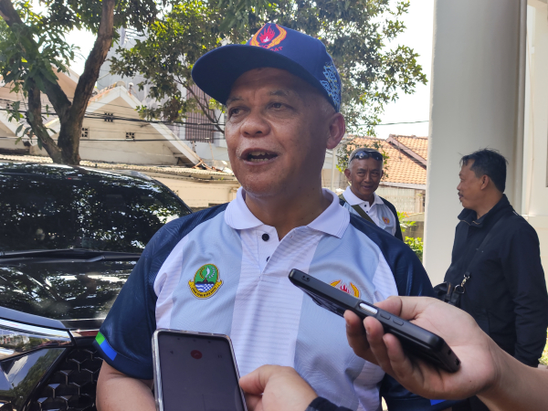 Kepala Dinas Pemuda dan Olahraga (Dispora) Jawa Barat, Asep Sukmana menyebut Dewa United dan Persita mengajukan SPOrT Jabar Arcamanik sebagai home base sementara.
