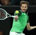 Hasil Australian Open: Daniil Medvedev Terpuruk, Tapi Tak Tersingkir