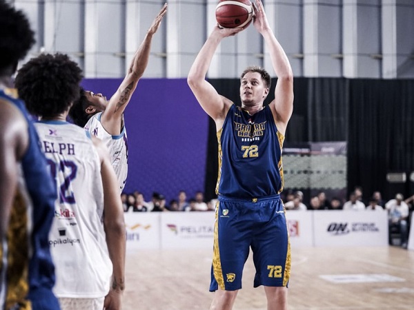 IBL jatuhi hukuman berat bagi Ron Delph dan Julius Jucikas.