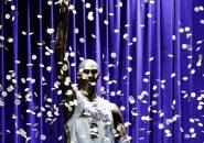 Los Angeles Lakers Luncurkan Patungnya Kobe Bryant