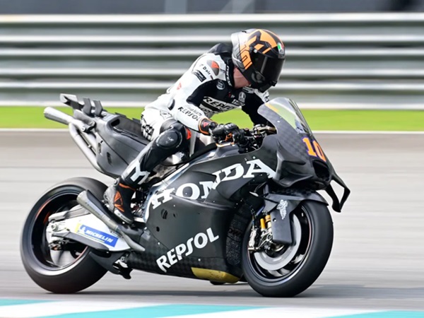 Alberto Puig: Dari Segi Performa, Motor Honda Lebih Cepat