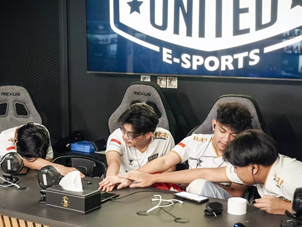 Dewa United Esports Matangkan Strategi Jelang FFWS ID Pekan Terakhir