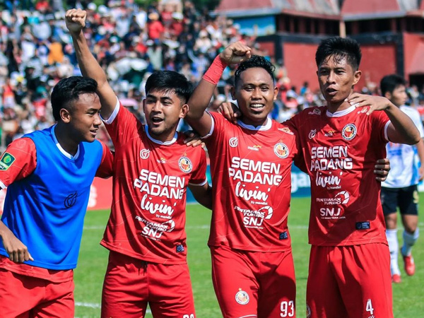 Penyerang Semen Padang FC, Ahmad Ihwan merayakan gol ke gawang Malut United FC