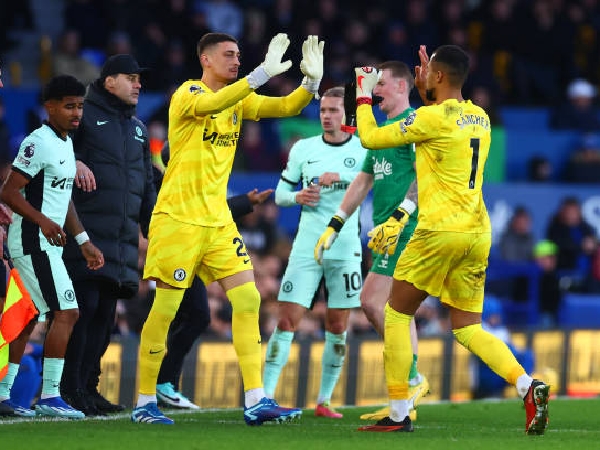 Djordje Petrovic dan Robert Sanchez harus merebut hati Mauricio Pochettino