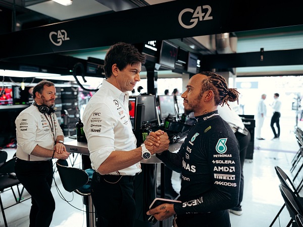 Toto Wolff akan bersabar mencari pengganti Lewis Hamilton.