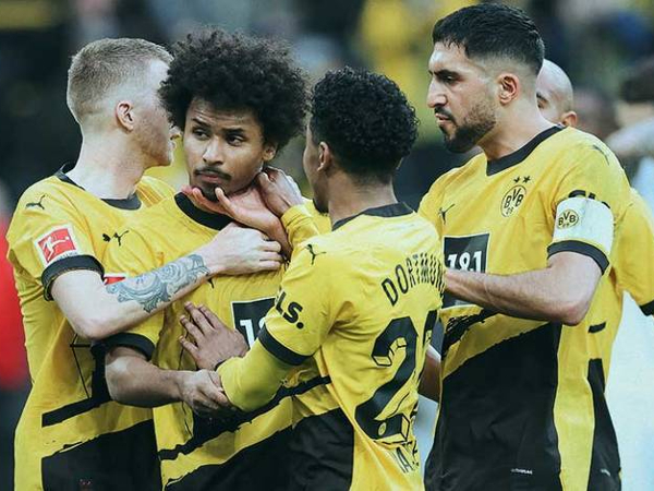 Karim Adeyemi mencetak gol pertama Borussia Dortmund saat mengalahkan Eintracht Frankfurt 3-1