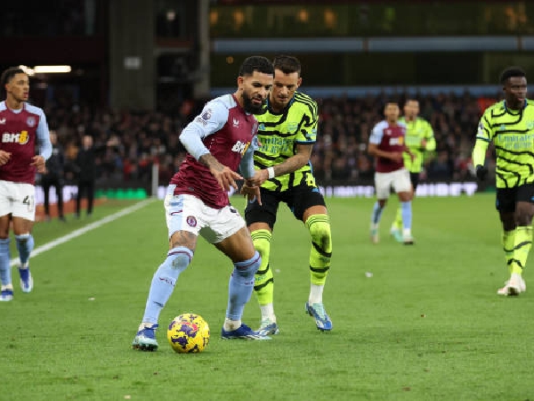 Gilberto Silva meminta Arsenal mendatangkan gelandang Aston Villa, Douglas Luiz
