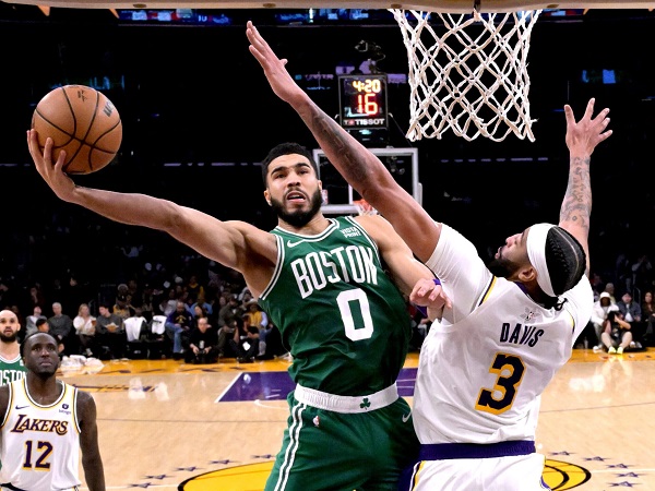 LeBron James terkesan dengan kekuatan Boston Celtics.