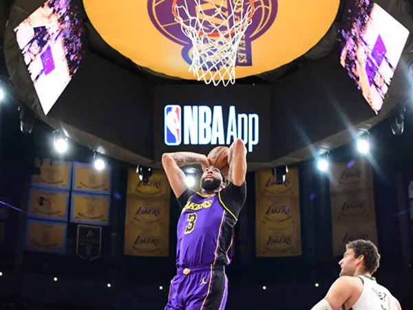 Anthony Davis Antarkan Lakers untuk Libas Sixers
