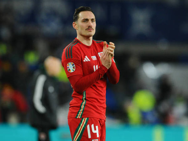 Connor Roberts Berharap Kumis Keberuntungannya Bisa Bawa Wales ke Euro 2024