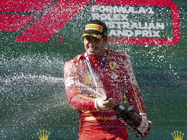 Carlos Sainz Jr bangga bisa menangi balapan di Negeri Kanguru.