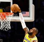 LeBron James Cetak Triple-double Antakan Lakers Kalahkan Grizzlies