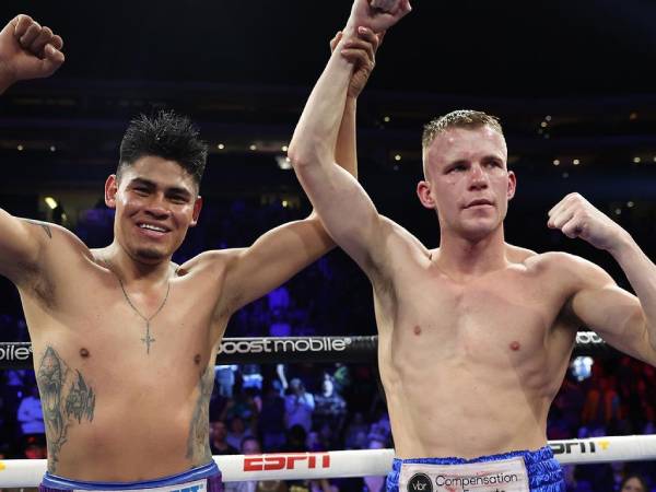 Emanuel Navarrete (kiri) dan Liam Wilson. (Foto: Top Rank)